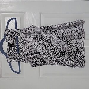 White House Black Market Sleeveless Ruffled Hidden Side Zip Animal Print Top XXS